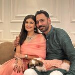 Simran Kaur Hundal Instagram – Happy Bandi Chhor Divas and happy Diwali 🪔🙏🏽 may we all be kind, spread peace, joy and stay humble 🙏🏽 sarbat da bhala 🙂 the world needs it. 
.
.
.
.
.
.
#simrankaur #simranhundal #simrankaurhundal #diwali #diwali2023 #bandichordivas #festivewear #couplephotography #indianwear #weddingwear