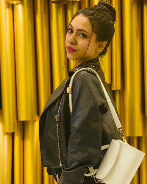 Simran Khan Instagram - How can you miss the first day first show of Pathan if you are Srk fan❤️
#pathan 
Outfit : @urbanic_in 
Jacket : @zara 
.
.
.
.
.
.
#firstshow #movie #pathan #srk #movietime #fashionstyle #review #action #bollywood #instalove #ootd #instagood #actress #simrankhan