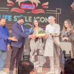 Simran Khan Instagram - Patience and Dreams❤️✨ Thankyou @dpiafofficial @kalyanjijanaofficial Grateful to receive the Award of best actress in Promising role for the movie Ajmer92🙌 . #reels #dreams #awardee #explorepage
