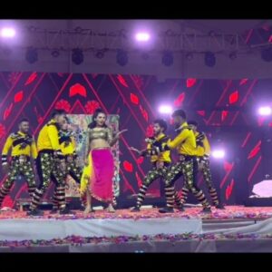 Sindhu Lokanath Instagram - A Glimpse of Dasara performance ❤️
.
@sbtalkies @colorsdanceteam 
Video- @d12thman
.
#yuvadasara #mysoredasara #dancing #karnataka #stageperformance #nammooradasaralook