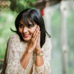 Sindhu Lokanath Instagram - IN FRAME - @sindhuloknath . Picture Courtesy : @acchu_photography_official . Clicked by : @acchu_mr._unique . . . . #portrait #portraitphotography #moodyports #pursuitofportraits #agameoftones #portrait_ig #dailyportrait #picturesofindia #indiapictures #India #bongbeauties #bonglovers #fashion #saree #lightroommasters #photoshop #retouching