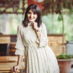 Sindhu Lokanath Instagram - Well... Hellooo 👋 . DOP-@acchu_photography_official . #photoshoot #happymood #shootmode #bangalore #shootingday #face #laughter