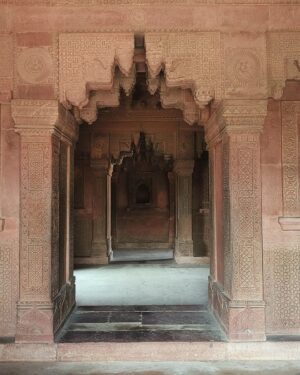 Sindhu Lokanath Instagram - Akbar's Jodha is not me😃
.
#fatehpursikri #jodhabaipalace #indiatourism #lovefortravel #travelisfun
