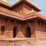 Sindhu Lokanath Instagram - Akbar's Jodha is not me😃 . #fatehpursikri #jodhabaipalace #indiatourism #lovefortravel #travelisfun