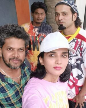 Sindhu Lokanath Instagram - Another amazing dance video coming up soon. 😉
.
#calmdown #reelsofinstagram #dancereels #comingsoon
.
Studio partner- @manj.mj.3 @sdc_dance_n_fitness
DOP-@jusslitat 
Choreography-@mohnishbalasubramani