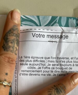 Sindy Michelle Claudia Auvity Instagram - Je t’attendais cet été, en me disant que c’était un beau cadeau de fin de vingtaine, en imaginant déjà les couleurs de ta chambre et toutes les compotes que j’allais pouvoir te concocter. T’as redonné un souffle à ma vie et en quelque jours j’ai énormément grandi, murit et appris. 
J’ai découvert une peine qui coupe le souffle et l’appétit, mais qui renforce énormément de choses. 
J’ai senti notre connexion, ta présence et ton départ. Mais surtout ta force parce que je sais que t’as essayé, c’est dans notre sang de s’accrocher, on est comme ça nous. 
T’as encore plus ouvert mon coeur de femme, merci d’être passé 🤍