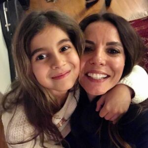 Sinem Güven Instagram - Me and Minnie me ❤️ #tbt #love