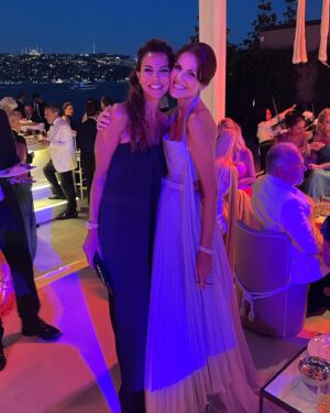 Sinem Güven Instagram - Bu güzel gecenin anıları Hikayelerde kaybolmasın tabii ki 🥰 “ Melis&Emre Wedding “