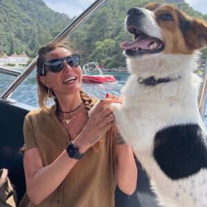 Sinem Güven Instagram - Bugün onları insanlardan neden daha çok sevdiğimi bir kez daha anladım. 🐶♥️