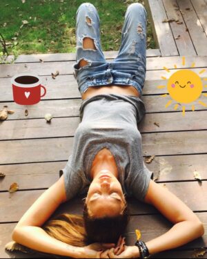 Sinem Güven Instagram - Son demler 🌞#morning  #summer #sun #caffe #hayatandanibarettir