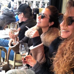 Sinem Güven Instagram - Bitmeseeeee 😍👯‍♀️🥂🎈🎈🎈