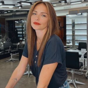 Sinem Öztürk Instagram - Harika ekip 🤍@garagehairrepairstudio 🤍
