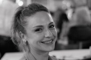Sinem Öztürk Instagram - Dostların sıcaklığı içimizi ısıtmışken  @yagmurbaskurt  yakaladı 🤍