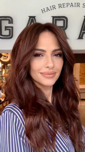 Sinem Öztürk Instagram - @sinemmustafauslu ve yeni saç rengi 😻😻😻 #redchestnut 🌰🌰🌰
.
.
.
#ahmetcobain #garagehairrepair
#ahmetçoban #ghostcut #sombre #facelight #brushlights #transparanboya #garagehairrepairstudio
#sinemmustafauslu #sinemuslu