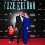 Sinem Öztürk Instagram - Canım annemizin yanımızda olmadığı ilk galamızdı..O bu filmi çok sevmişti..Biricik eşim filmimizi güzel anacığıma ithaf etti..🙏🏻Kalbimizde, aklımızda her anımızda hissediyoruz güzel meleğimi..🤍