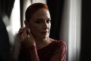Sinem Öztürk Instagram - En güzel anlarımızı yakalayan..@baroonez 🤍 #birsevdadır @makeupinancc @ergunyalcinn01 @ysmnwonka