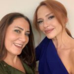 Sinem Öztürk Instagram - Canım annemizin yanımızda olmadığı ilk galamızdı..O bu filmi çok sevmişti..Biricik eşim filmimizi güzel anacığıma ithaf etti..🙏🏻Kalbimizde, aklımızda her anımızda hissediyoruz güzel meleğimi..🤍