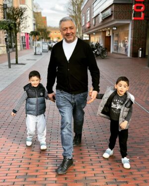 Sinem Öztürk Instagram - Bazı kahramanların pelerine ihtiyacı yoktur..Seni çok seviyoruz ❤️ #happyfathersday