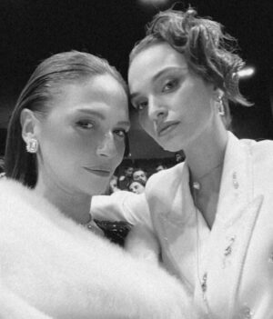 Sinem Öztürk Instagram - Analı kızlı..⭐️