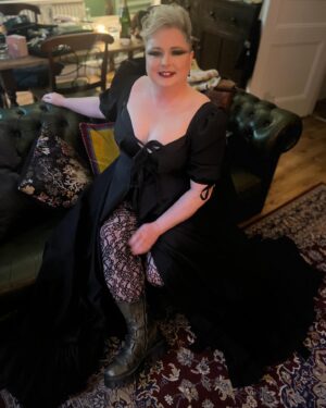 Siobhán McSweeney Instagram - I’m scrubbing the shower and noticing I’m covered in soot from cleaning  out the stove and thinking of less than a month again when I was a Glamazon heading to the RTS awards. Thank you again to @_anneoshea_ @nickimakemeup for the whole look  and especially to @loudbodies for the frock. Sustainable, eithical, PLUS SIZED and just beautifully made. I’m in half a mind to put it on to clean the oven. I love it. 
Ye know how cross I get about lack of diverse sizes in clothing. It’s just so boring. And ignorant. And bigoted. And lacking in economical sense. And did I say BORING  But when you get it right *chefs kiss! I think you could agree I look anything but boring in  these photos
Right back to mopping the floors.