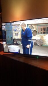 Siobhán McSweeney Instagram - I’m overwhelmed by the reaction to my return to @potterythrow and my pals @keithbrymerjones @richmillerpots @roseschmits It was a difficult thing to return after the accident. I couldn’t have done it without their help. For people asking I was styled by @tesswrightstylist jumpsuit from @nextofficial and cool ethical bespoke jewelry from @catts9lives The leg brace and crutches are models own. Thank you. And tune in next week. ❤️ #potterythrowdown @channel4