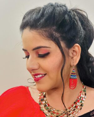 Sireesha Bhagavatula Instagram - Dolled up for #VijayAntonyLive yesterday in Kovai ❤️

Wearing this beautiful outfit from @styl_chennai ❤️🖤
Gorgeous makeover by MUA @harini_muah ❤️🖤
Elegant hairstyle by @shreenika_beautician ❤️🖤
