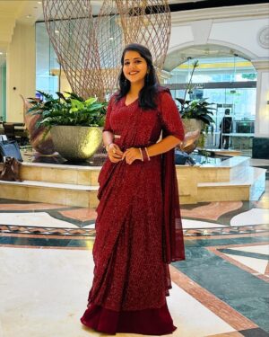 Sireesha Bhagavatula Instagram - Wore these pretty colours from @designed_by_sindhu_rentals for the recent #ilayarajaliveinconcerts in Colombo 💛💚🩷♥️

📸 @sarathsantoshofficial