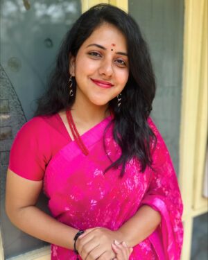 Sireesha Bhagavatula Instagram - Andariki Ugadi Subhakankshalu 🍃🌹 🍃💐