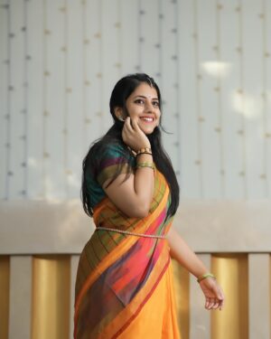 Sireesha Bhagavatula Instagram - 🧡🧡🧡
Saree by @srilatavedula pinniii 🧡
Clicked by @godsonvardhaofficial 📸