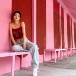 Sisley Choi Instagram - 🎟️❣️ 我媽想當年的小背心 現穿在我身 :)