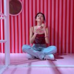 Sisley Choi Instagram - 🎟️❣️ 我媽想當年的小背心 現穿在我身 :)
