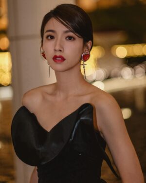 Sisley Choi Instagram - 那宇宙毀滅之後呢? 🫁

#萬千星輝頒獎典禮2023 
🎩🖤@vvvvictorchan @victorchanstudio