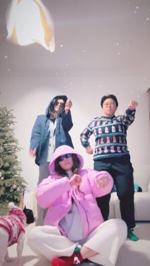 Sisley Choi Instagram - Christmas special😎🎄
Merry christmasssss everyone❣️

友情演出 @foogi.frenchie