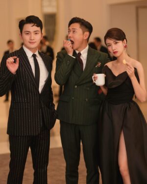Sisley Choi Instagram - 一講就笑，四目有情。
—— 金宇澄《繁花》