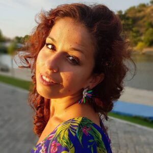 Sissi Martins Instagram - Olá 35!!!
Realmente a vida é uma peça de teatro que não permite ensaios.
Por isso canto,danço,faço questão de rir muito e viver intensamente este e o outro palco.A minha maior alegria é estar junto dos que amo e poder fazer esta peça com o melhor Clyde que podia ter ao meu lado.
Obrigada vida!!!E antes que esta cortina se feche,tentarei viver todos os dias como se fosse o último espetáculo!

#itsmybirthdaytoday #party #35s #sissiruben #lifestyle