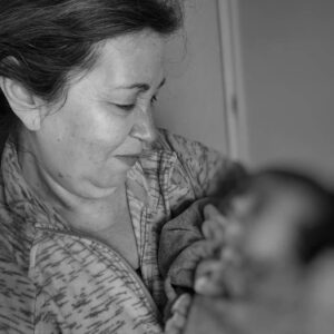 Sissi Martins Instagram - Querida Alma, estas mulheres que te Amam enfrentaram Guerras Mundiais, revoluções, ditaduras, fome, mais guerras, pandemias e aquilo que sempre ensinaram à tua mãe é que a maior conquista do ser humano é saber ganhar uma guerra apenas com a força  do diálogo! 
Estas serão sempre a únicas armas que quero que carregues contigo filha: 

Diálogo
Liberdade
Igualdade 
Esperança
Dignidade
Amor e Paz