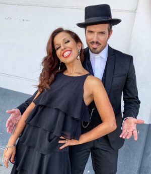 Sissi Martins Instagram - Ride like Bonnie and Clyde
Dance like Ginger and Fred 
Sing for your Soul
And Laugh for the rest of your Life

#soul #happy #sissiruben #loveislove🌈 
#livelovelaugh 📸@martaandrino
