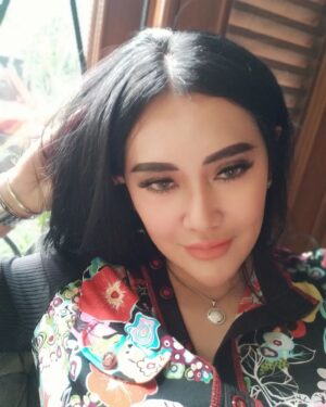 Sissy Firman Instagram - Nunggu adzan Maghrib aja yg udah pasti, daripada nunggu km yg belum pasti 😂  Selamat berpuasa 😁🙏