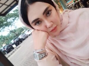Sissy Firman Instagram - Maaf lahir batin 🙏