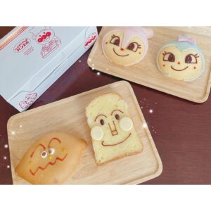Sister Claire Instagram - チョイスしたパンはこちら…🥐

カレーパンマン🍛
しょくパンマン🍞
ドキンちゃん❤️
コキンちゃん💙

お土産も買えてほくほくでした❣️