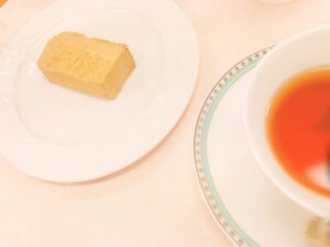 Sister Claire Instagram - 昨日☕️にじさんじ御茶会🌿.
.
いただいた、ルピシアさんの ロゼ・ロワイアルと先日購入させていただいた、秋ミスチpumpkin butter scotch🎃.
(カルダモンのチャイは撮りそびれました💦).
.
エリーちゃん、美兎さんと楽しいティータイムでした☺️

#にじさんじ御茶会　#秋ミスチ