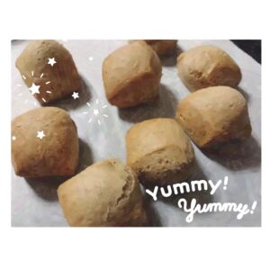 Sister Claire Instagram - 朝からご機嫌なので、紅茶のスコーンを焼きました☺️.
.
小さくしたので、てのひらサイズです🤚✨.
.
.
#朝からご機嫌
#スコーン焼いたよ
#特に意味のないハッシュタグ