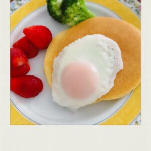 Sister Claire Instagram - お昼の配信で作りました…🍳🥞 パンケーキです！