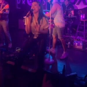 Skyler Wright Instagram - a week before i leave the island and i finally got to perform at the iconic @thechickenbox thanks to @davidlawmusic @tbdrops ☺️🎤
