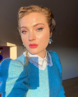Skyler Samuels Instagram - No filter? No problem. Not registered to vote? BIG problem. Please register to vote if you haven’t already. I, along with the rest of the internet, will continue to spam your feed until you do 😘💙 #vote