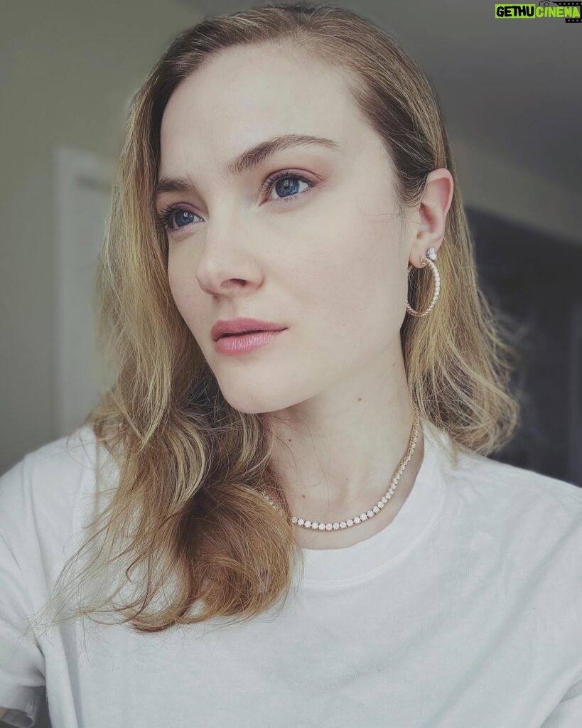 Skyler Samuels Instagram - Aries ♈️ season = 💎💎💎 So excited to announce my partnership with @charlesandcolvard. I love their moissanite and lab grown diamond jewelry for an added touch of sparkle to my daily look ✨ Use code SKY for special savings 🩷 More sparkly surprises coming soon 😉💎 #charlesandcolvard #madenotmined