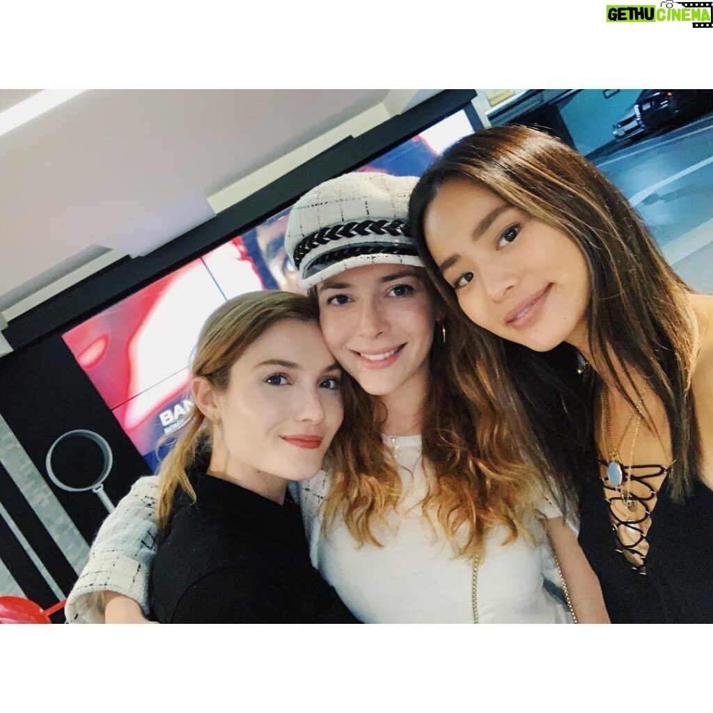 Skyler Samuels Instagram - not sure what i love more: these women or @elle_satine’s hat ♥️ truly, i am beyond grateful for the soulful friendships of these wonderful women. they are blessings in my life ✨