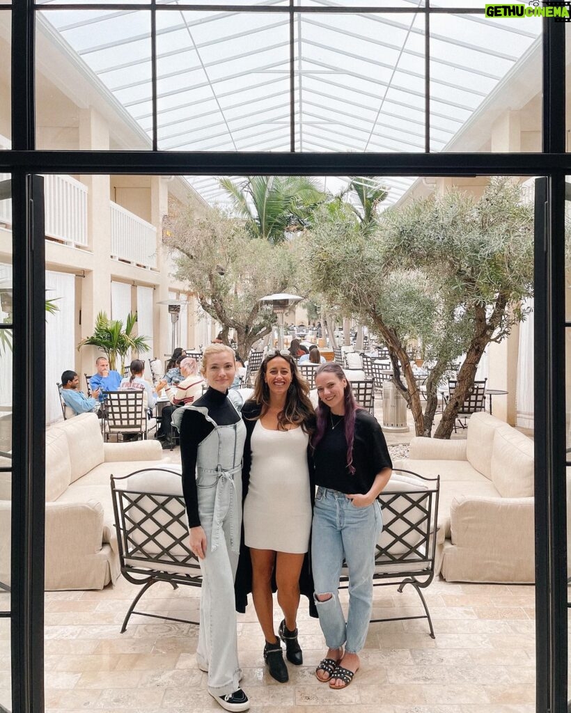 Skyler Samuels Instagram - a lovely day w/ two of my favorite humans 💜