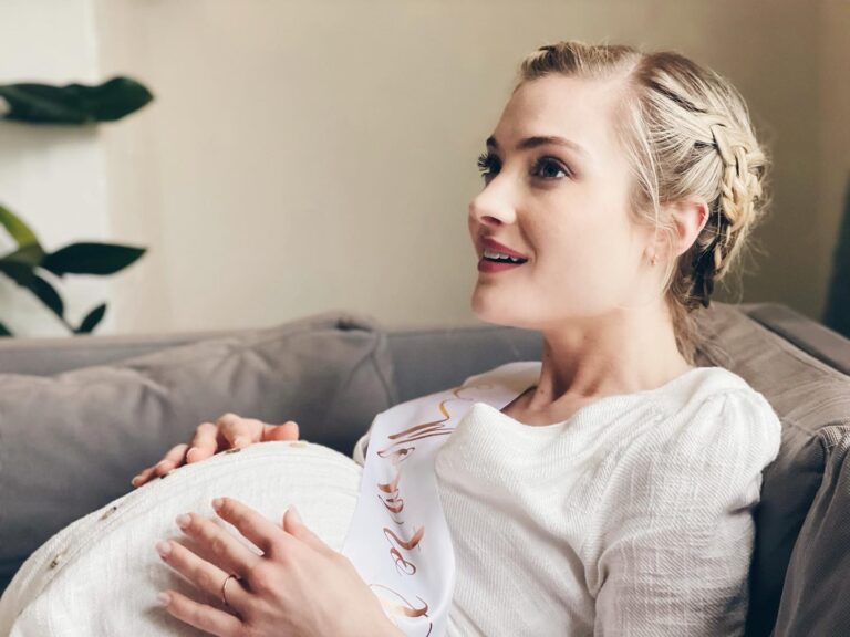 Skyler Samuels Instagram - Thank you to everyone who tuned into Switched Before Birth on @lifetimetv! We are so grateful for your support! Cheers to our lovely and incredibly talented cast and crew. A special cheers to @bo_yokely and his real life wife @liv_yokely who welcomed their baby girl just days after we wrapped. And a cheers to one of my favorite people and best friends @shellyguberek who gave me the wonderful news that her little one is on the way. All kinds of blessings wrapped up in this project, grateful for every one of them 💖