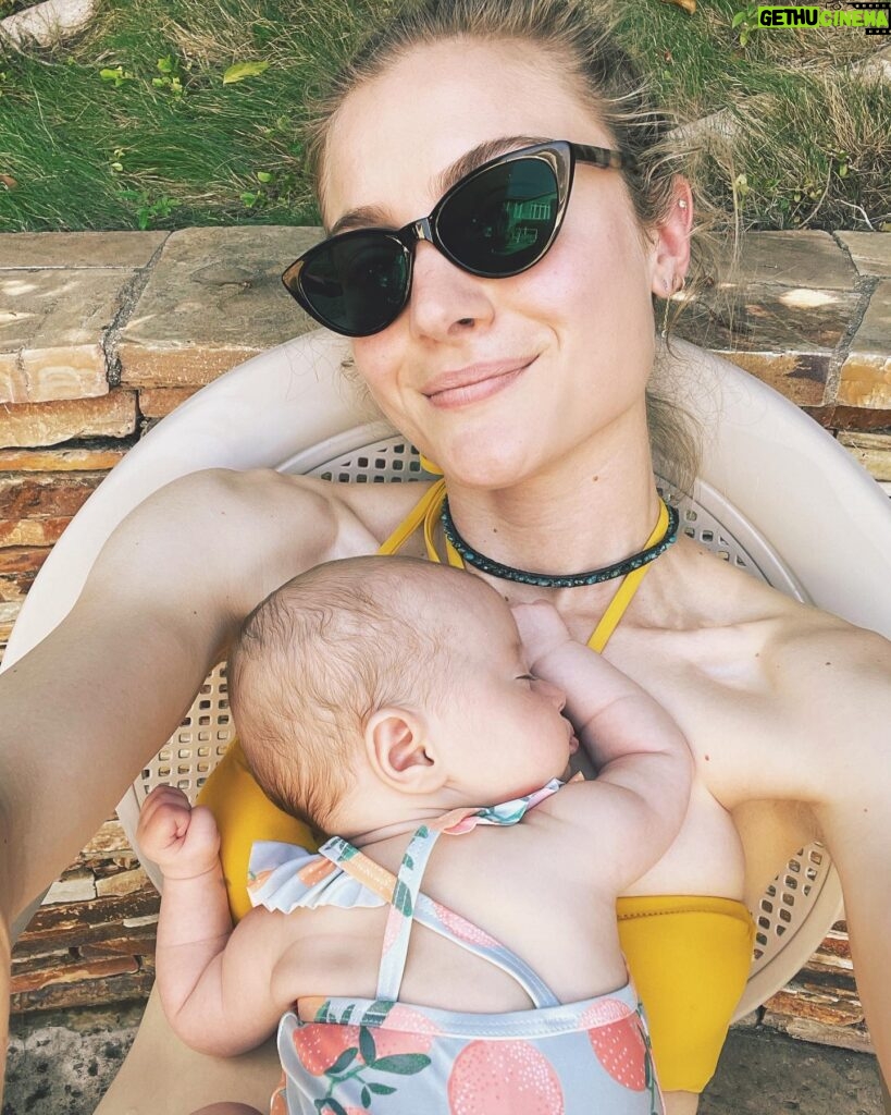 Skyler Samuels Instagram - my newest poolside nap buddy courtesy of @instaaleesa ☀️